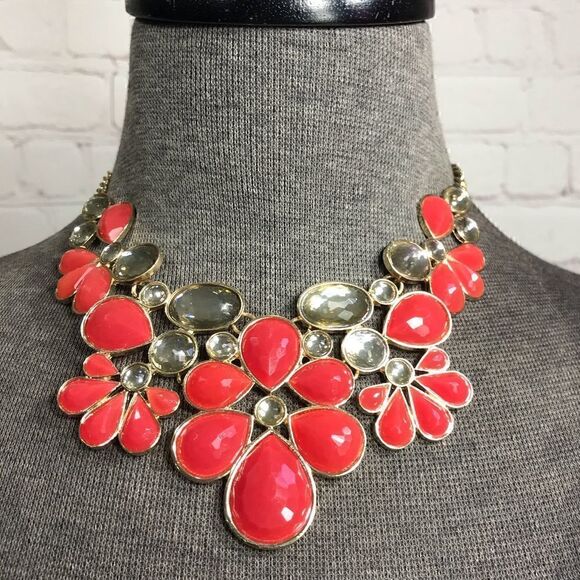 FRANCESCA’S BOUTIQUE coral statement necklace EUC - Picture 1 of 6